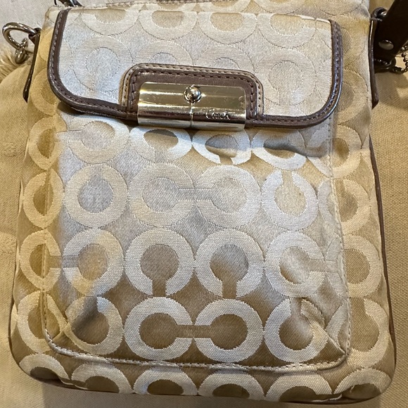 Iconic Coach Crossbody Bag - Picture 2 of 6